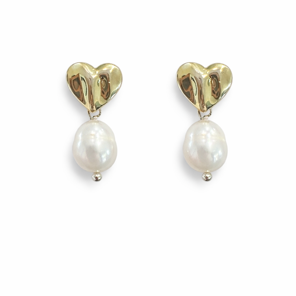 Val Pearl Drop Heart Studs