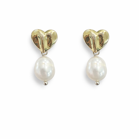 Val Pearl Drop Heart Studs
